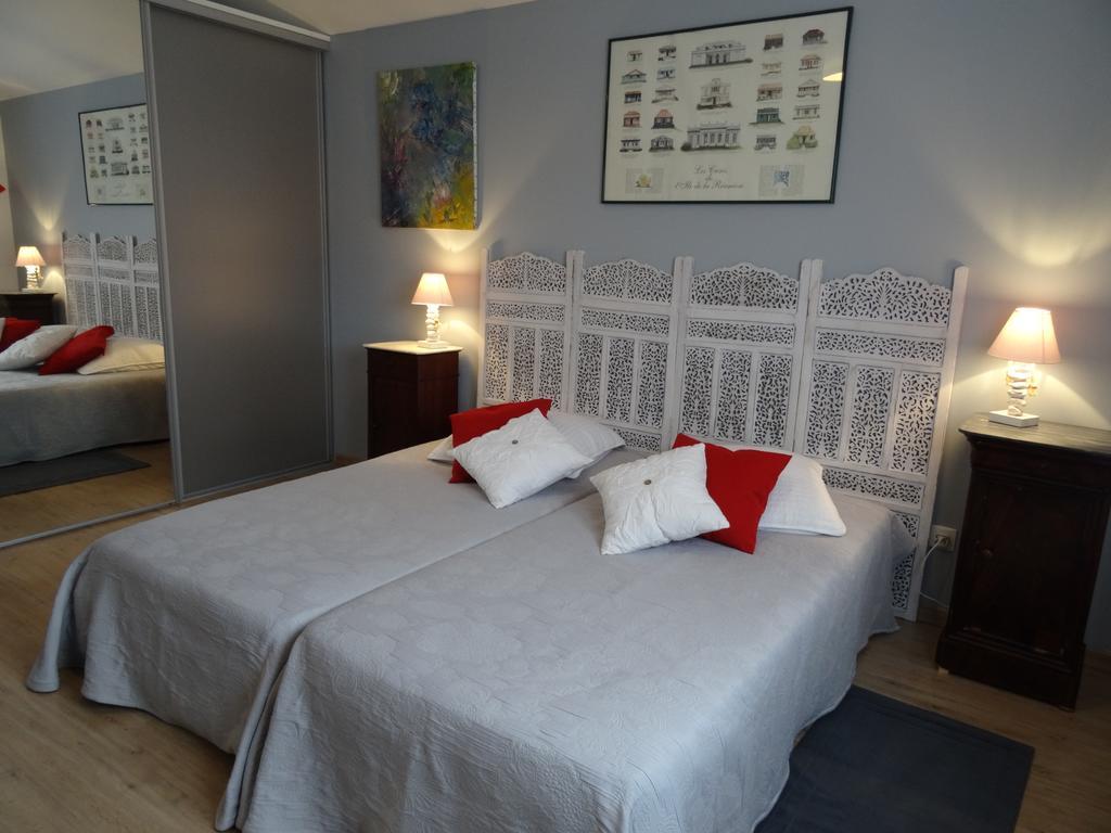 Une Chambre En Ville Савинье Экстерьер фото